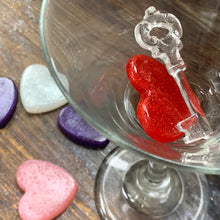 Load image into Gallery viewer, Edible Sugar Art Candy Hearts & Keys for Drinks