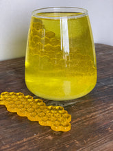 Load image into Gallery viewer, Honey Comb Sugar Art Drops for Drinks